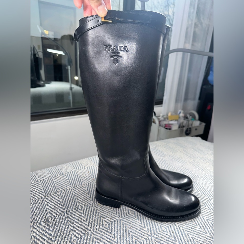 Prada womens leather boots. Size 40 EU SIZE 10 US